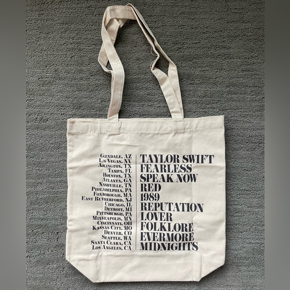 Taylor Swift The Eras Tour “I Remember It All Too Well” VIP Box - Picture 5 of 10